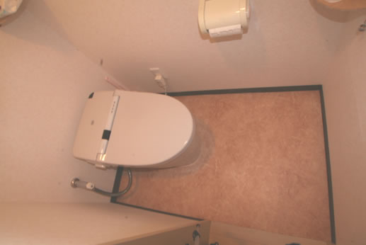 1階と2階のトイレを節水・節電業界NO．1のタンクレストイレに