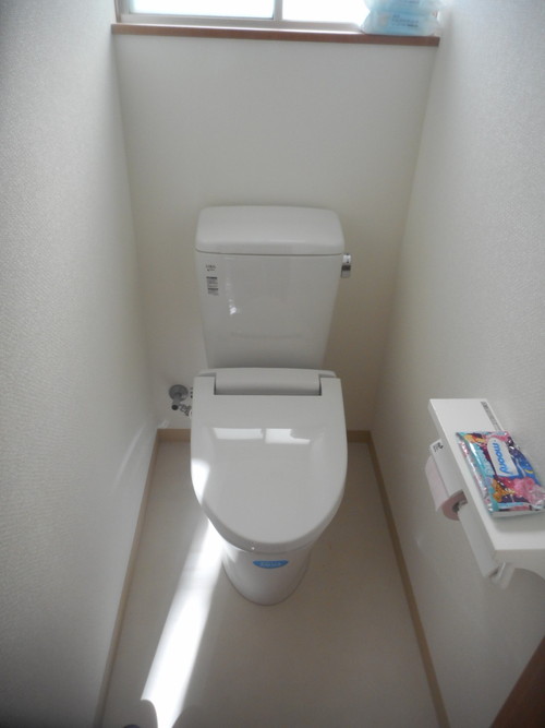 床下配管の老朽化と合わせてトイレを一新！