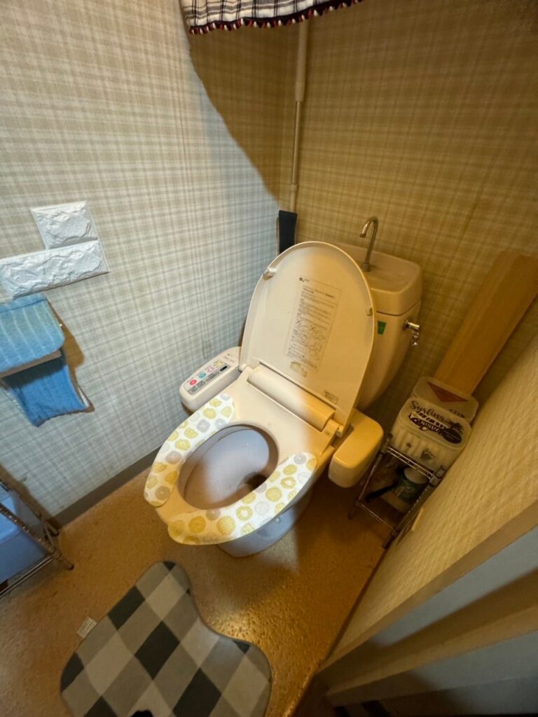 【米子市】新しいトイレと華やかなクロスで快適空間に!