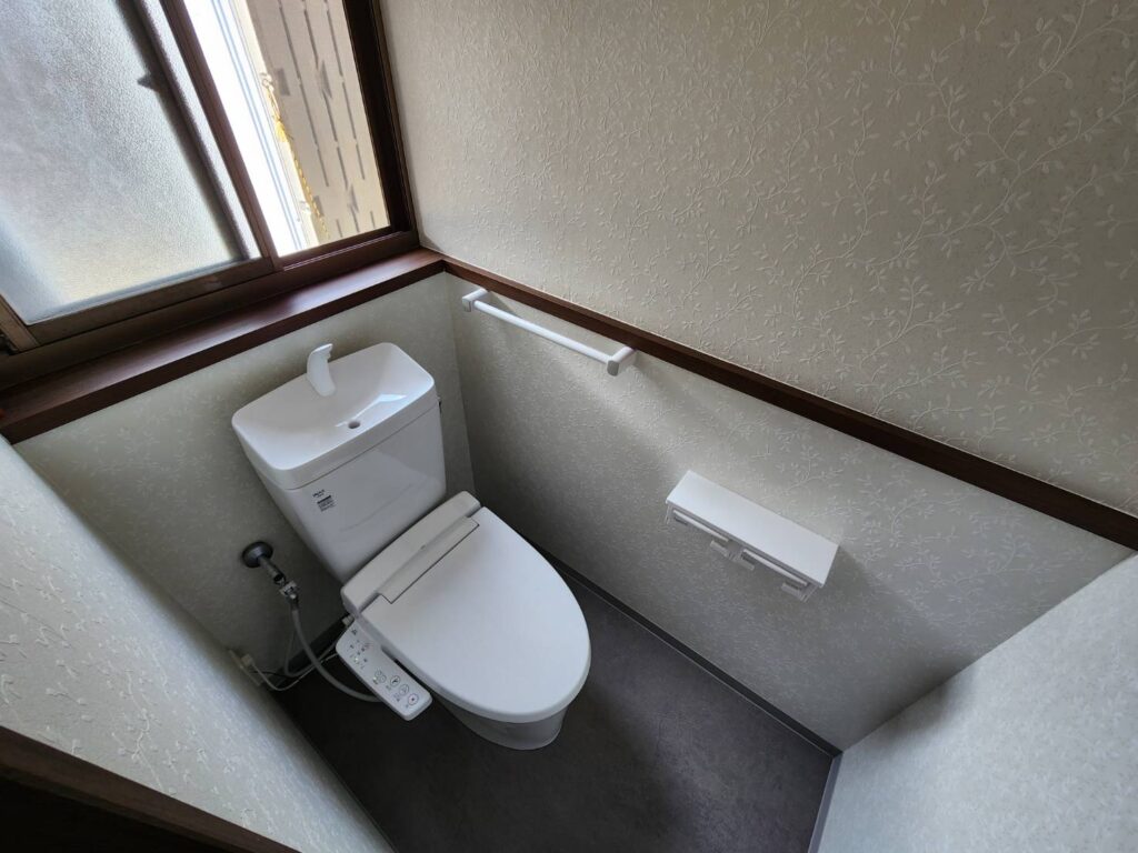 【米子市】使いやすさと清潔感を両立！ドア位置も見直したトイレリフォーム