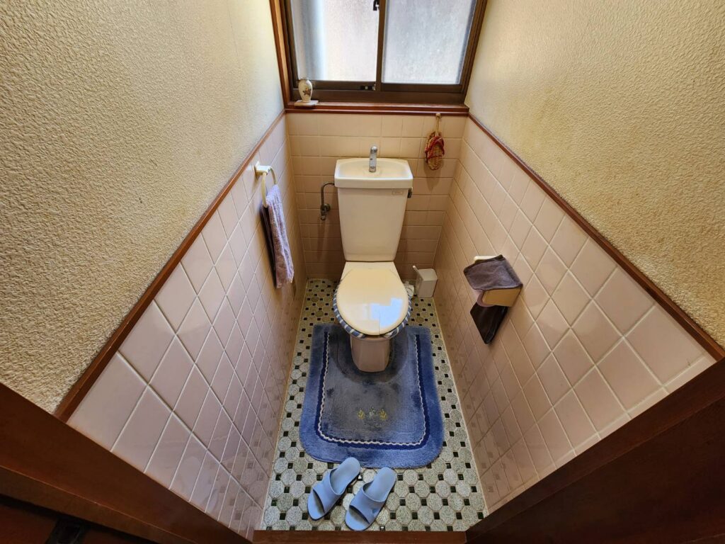 【米子市】使いやすさと清潔感を両立!ドア位置も見直したトイレリフォーム