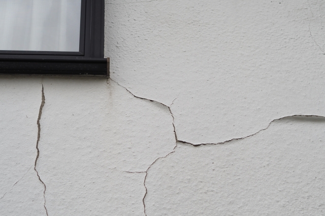 外壁ひび割れ