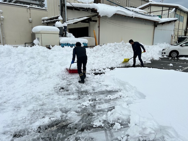 みんなで雪かき