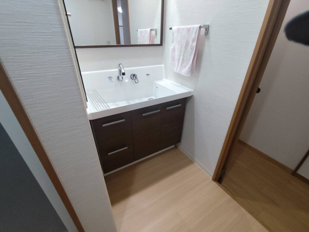 【米子市】将来を見据えて、落ち着きのある使いやすい洗面空間へリフォーム