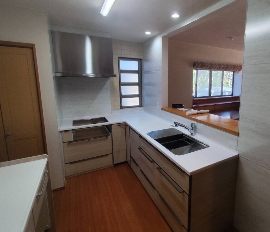 【大山町】ご実家への移住をきっかけに、開放的で明るく使いやすいキッチンへリフォーム