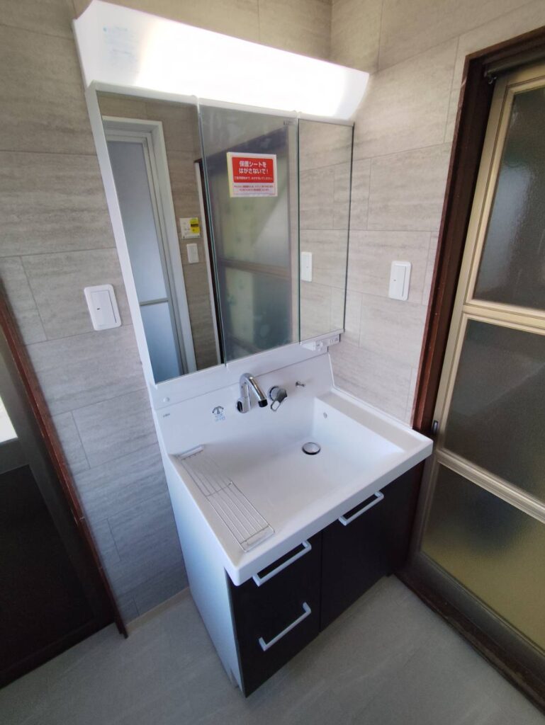 【米子市】老朽化と使いにくさを解消！快適な洗面台リフォーム