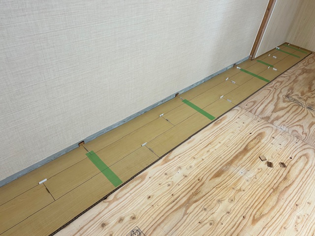 フローリング貼り