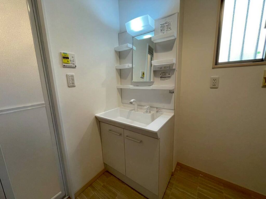 【米子市】暮らしにすっとなじむ洗面空間へ。シンプルだからこそ心地よい仕上がりに