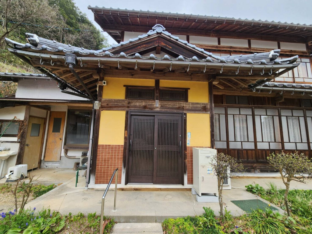 【安来市】住まいに調和し、使いやすい玄関へ