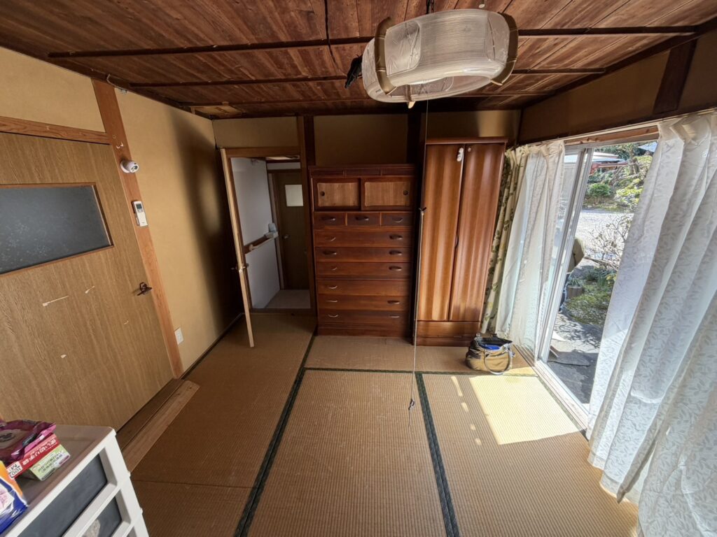 【南部町】お母様のために。畳から一新した、あたたかな洋室へ